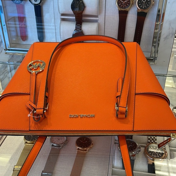 MICHAEL KORS
Jet Set Large Crossgrain Leather Top-Zip Charlotte Tote Shoulder - Picture 8 of 16